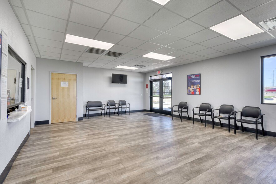 More Photos Of 2006 East Main, Madisonville Medical For Lease