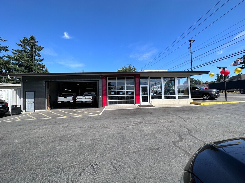 More Photos Of 16001 SE Mcloughlin Blvd, Milwaukie Auto Repair For Lease