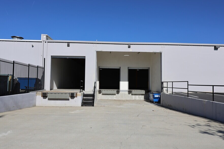 More Photos Of 7101 Case Ave, North Hollywood Warehouse For Lease