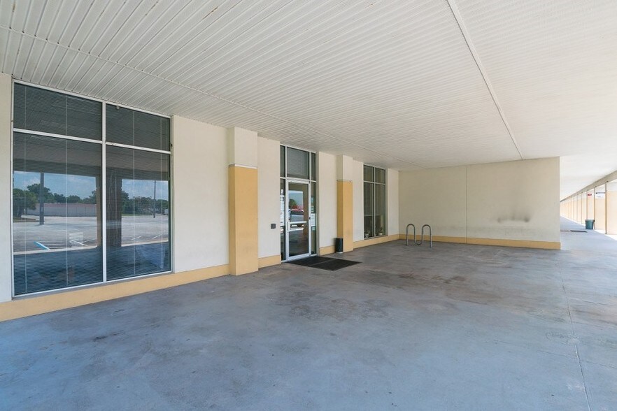 More Photos Of 333 N Lake Parker Ave, Lakeland Light Manufacturing For Lease