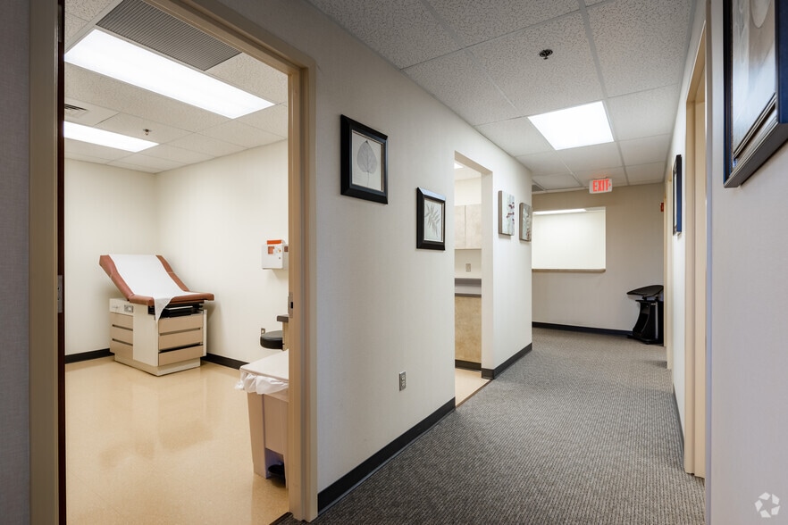 More Photos Of 100 Market Place Blvd, Cartersville Unknown For Lease