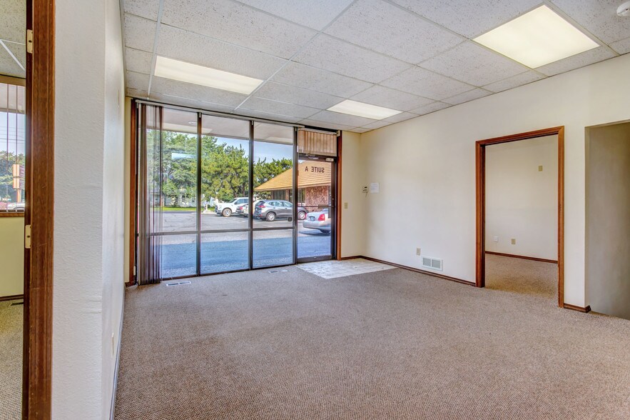 More Photos Of 100 N Fruitland St, Kennewick Office For Sale