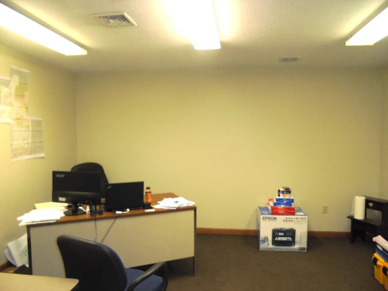 More Photos Of 256 Main St, East Windsor Research And Development For Sale