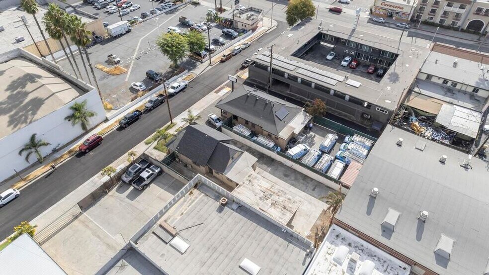 More Photos Of 31 Fulton Ave, Pasadena Light Manufacturing For Sale