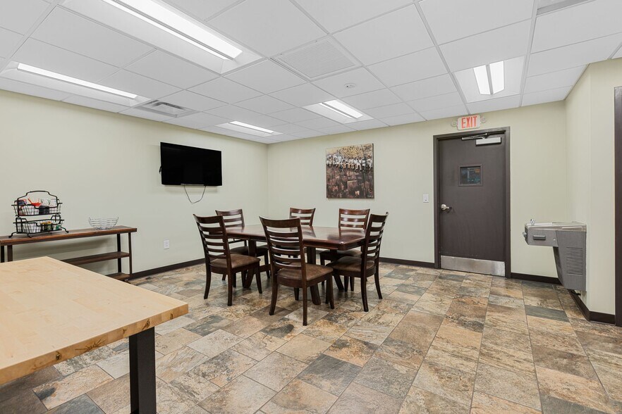 More Photos Of 533 Myatt Dr, Madison Showroom For Sale