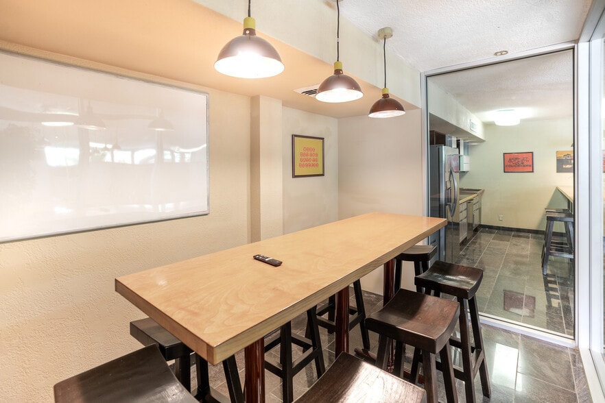 More Photos Of 622 Kempner, Galveston Loft Creative Space For Lease