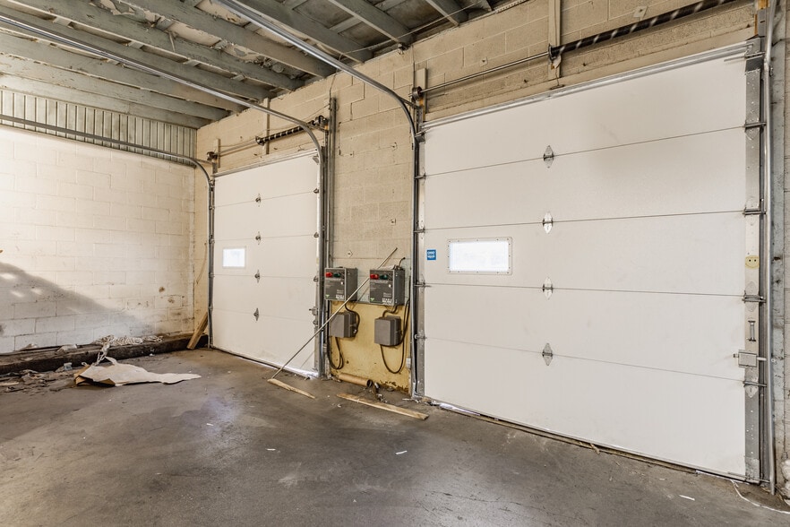 More Photos Of 1825 W 18th St, Anderson Warehouse For Sale
