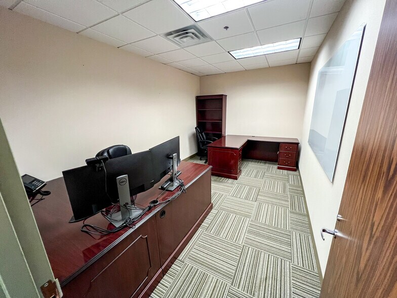 More Photos Of 500 W Illinois Ave, Midland Office For Lease