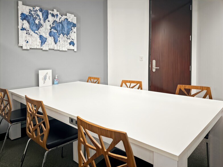 More Photos Of 1100 Poydras St, New Orleans Coworking Space