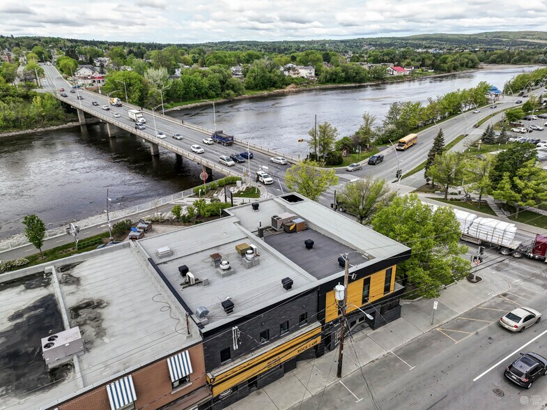 More Photos Of 11820-11900 Av 1Re, Saint-georges Restaurant For Sale