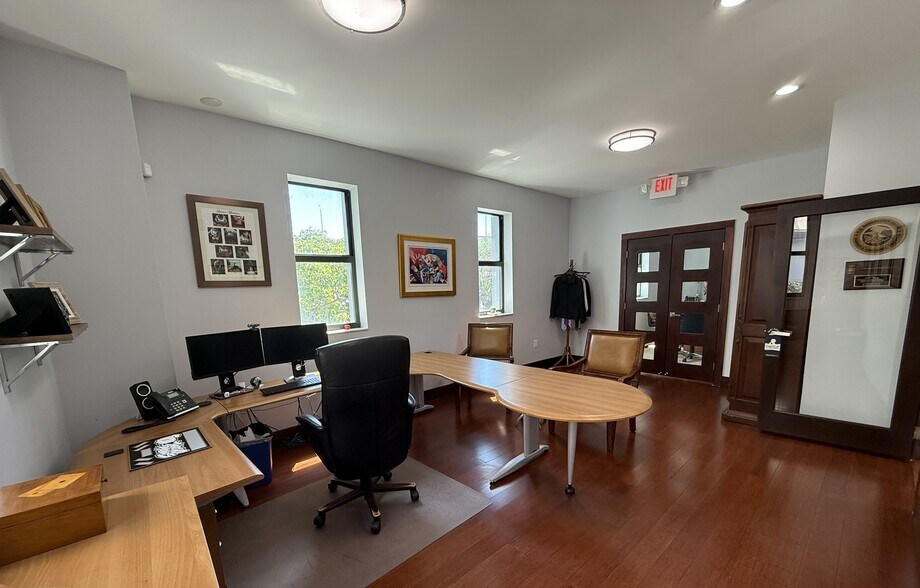 More Photos Of 16 SW 1st Ave, Miami Office Residential For Sale