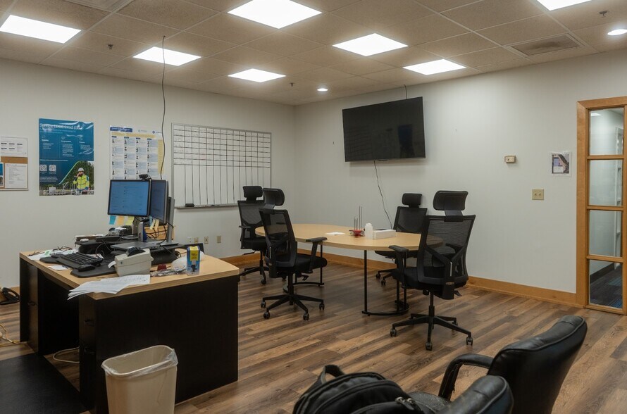 More Photos Of 207 Park Ct, Ridgeland Warehouse For Lease