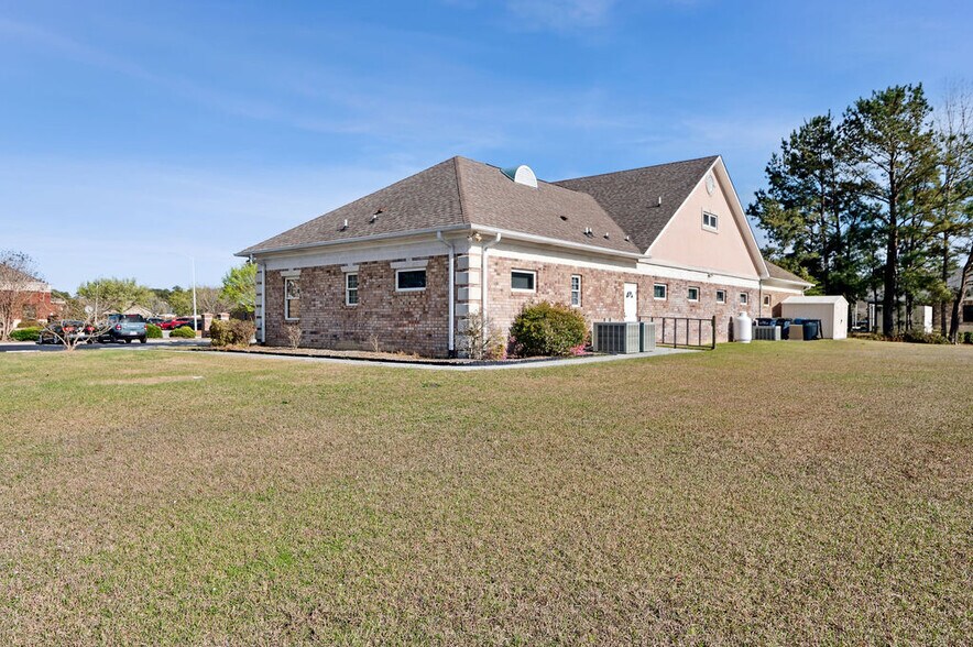 More Photos Of 43 Office Park Dr, Jacksonville Medical For Lease