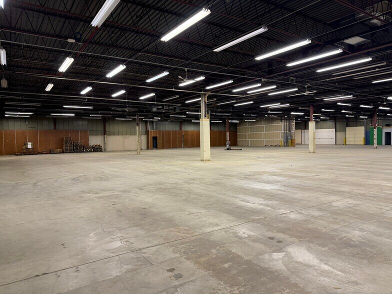 More Photos Of 5130 Executive Blvd, Fort Wayne Light Distribution For Lease