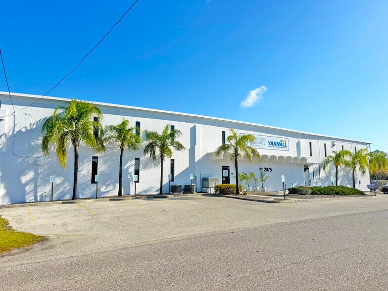 More Photos Of 2075 47th St, Sarasota Warehouse For Lease