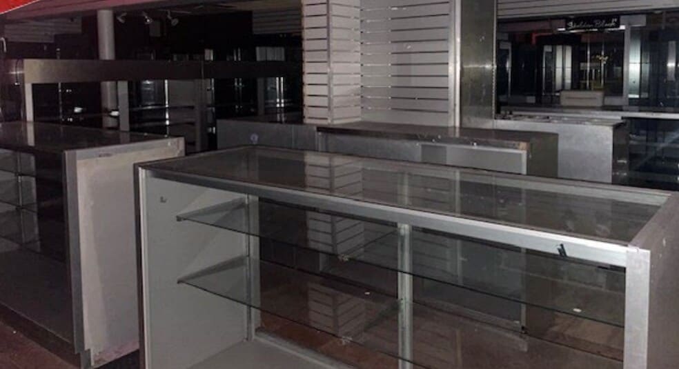 More Photos Of 3 Newbridge Rd, Hicksville Storefront For Lease