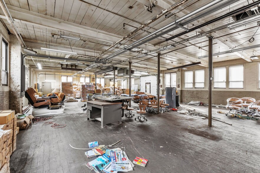 More Photos Of 785 Page Blvd, Springfield Light Manufacturing For Sale