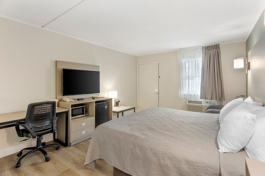 More Photos Of 170 Eastbrook Rd, Smoketown Hotel For Sale