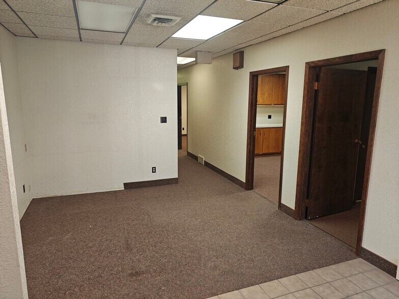 More Photos Of 208 E 1st St, McCook Office For Sale