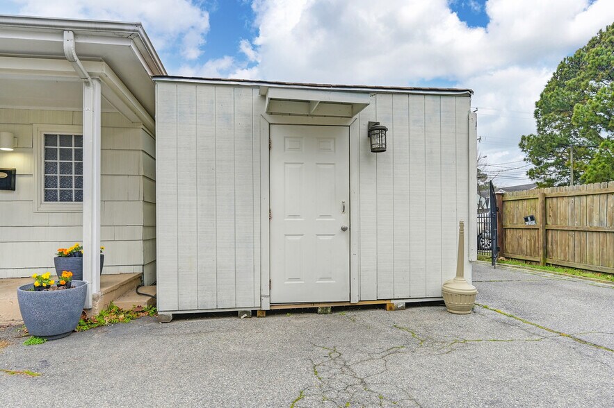 More Photos Of 1512 E Bayview Blvd, Norfolk Freestanding For Sale