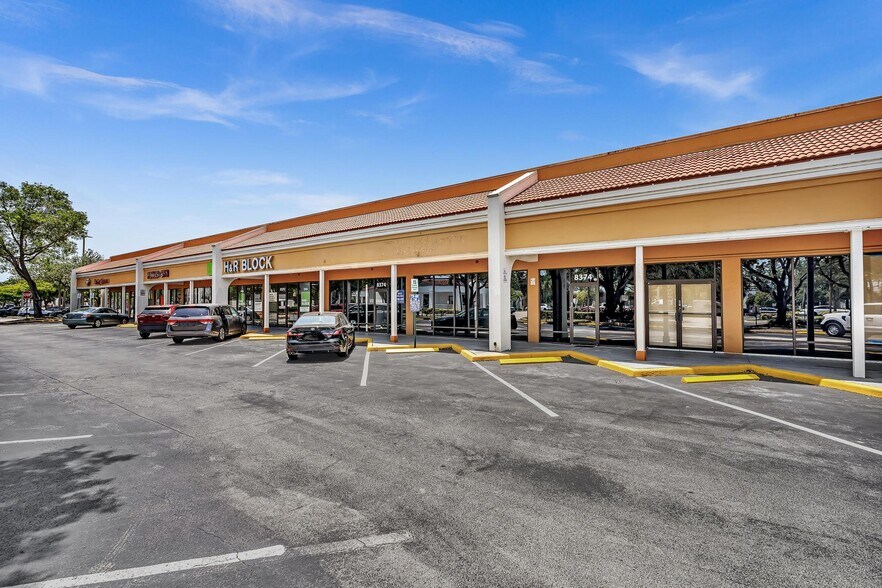 More Photos Of 8030-8384 N Pines Blvd, Pembroke Pines General Retail For Lease