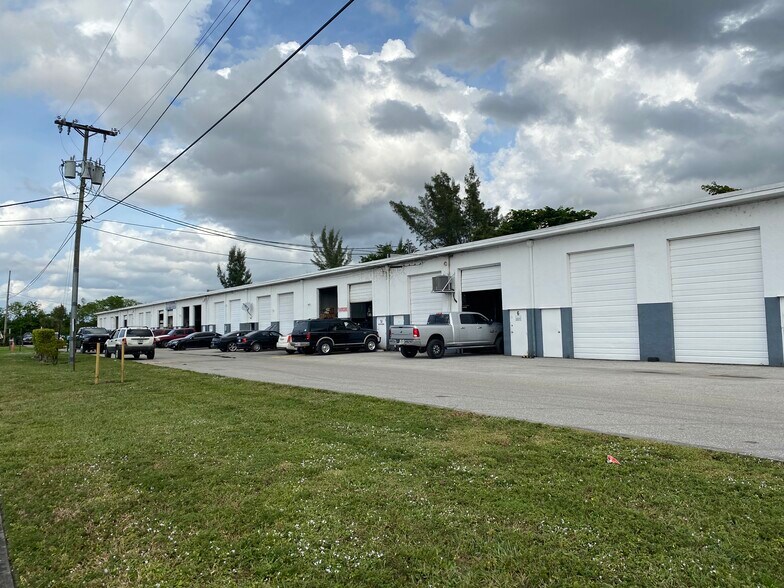 More Photos Of 7673 Hooper Rd, West Palm Beach Warehouse For Lease