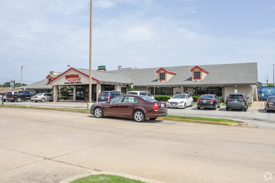 More Photos Of 9711 E 71st St, Tulsa General Retail For Sale