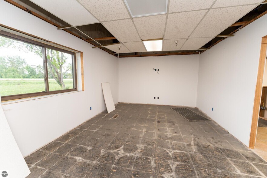 More Photos Of 910 Industrial Dr, Mount Pleasant Warehouse For Sale