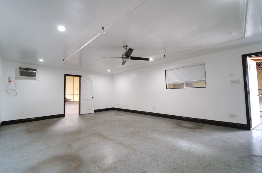 More Photos Of 11350 Wright Rd, Lynwood Warehouse For Lease