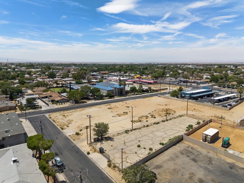 More Photos Of 44339 Beech Ave, Lancaster Schools For Lease