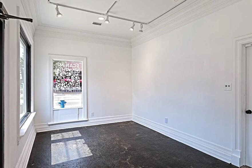 More Photos Of 217 Fairview Ave, Houston Freestanding For Lease