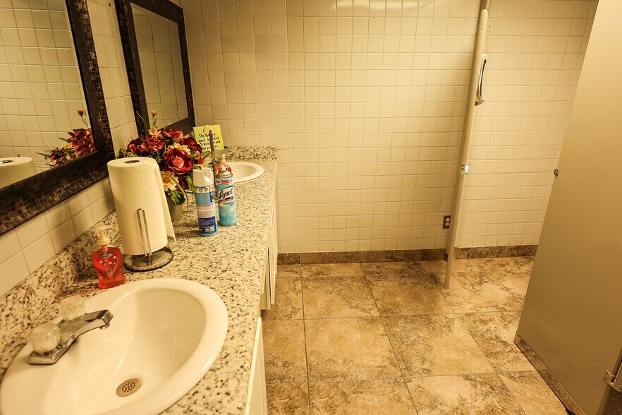 More Photos Of 5805 HWY 135, Gladewater Flex For Sale
