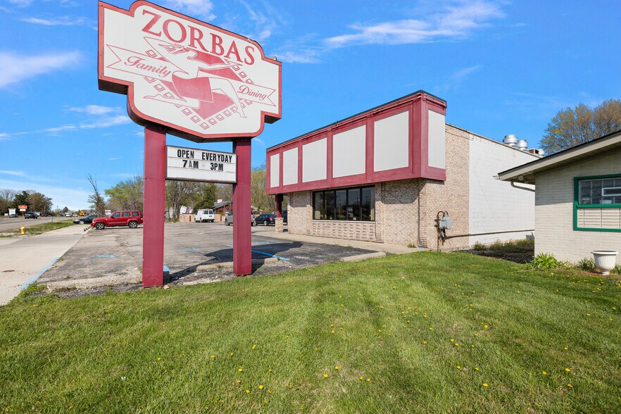 More Photos Of 37116 S Groesbeck Hwy, Clinton Township Restaurant For Sale