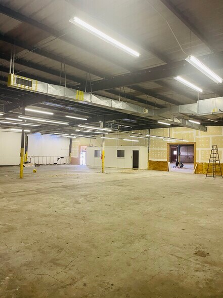 More Photos Of 7301 Galveston Rd, Houston Manufacturing For Lease