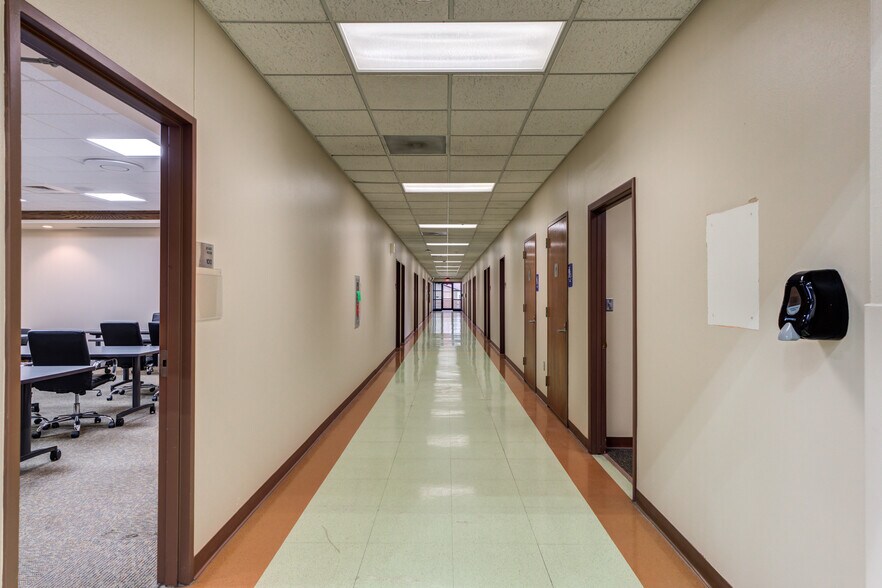 More Photos Of 3802-3806 Interstate 27, Lubbock Office For Sale