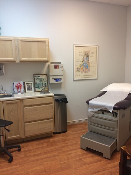 More Photos Of 1755 S 8th St, Colorado Springs Office For Lease