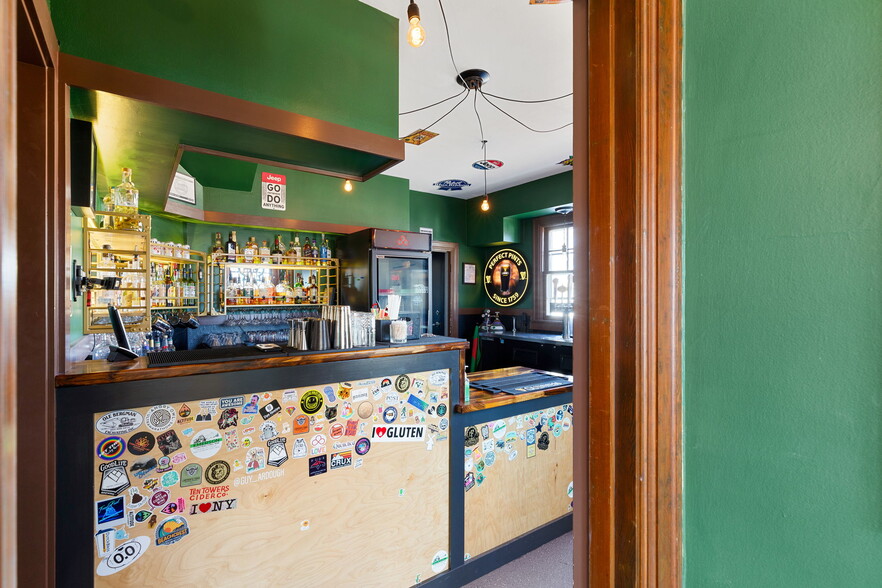 More Photos Of 883 SW Church St, Dallas Restaurant For Sale