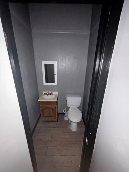 More Photos Of 368 A SH 75 N, Huntsville Freestanding For Lease