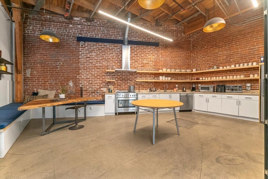 More Photos Of 308-312 S Alameda St, Los Angeles Office For Lease