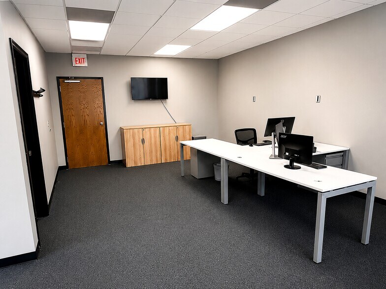 More Photos Of 10502 NW Ambassador Dr, Kansas City Office For Lease