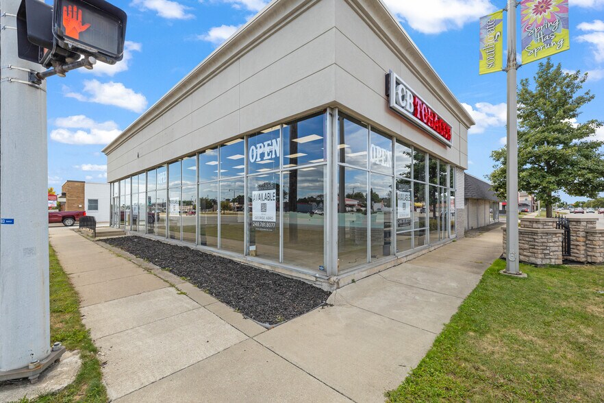 More Photos Of 15010 Fort St, Southgate Freestanding For Lease