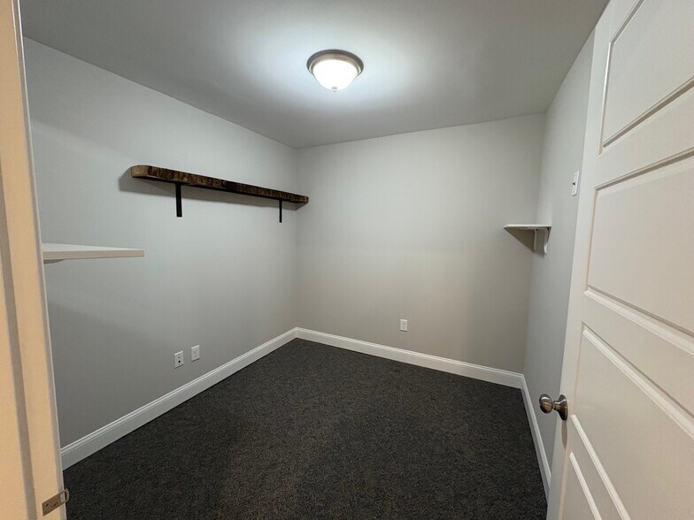 More Photos Of 413 Eastern Blvd, Essex Office Residential For Sale