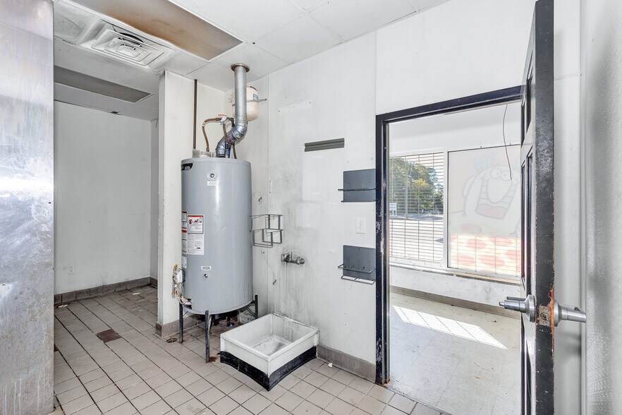 More Photos Of 3221 Wrightsboro Rd, Augusta Freestanding For Lease