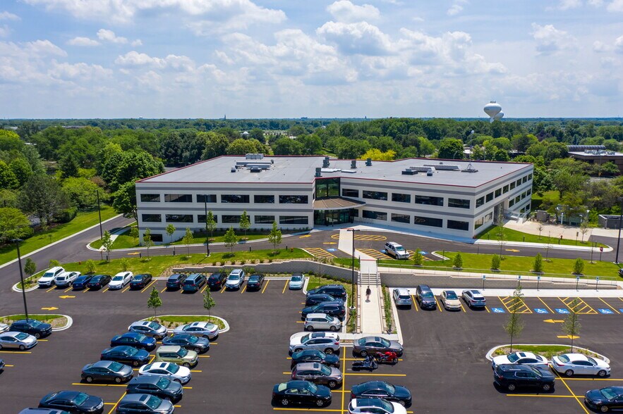 More Photos Of 387 Shuman Blvd, Naperville Medical For Lease