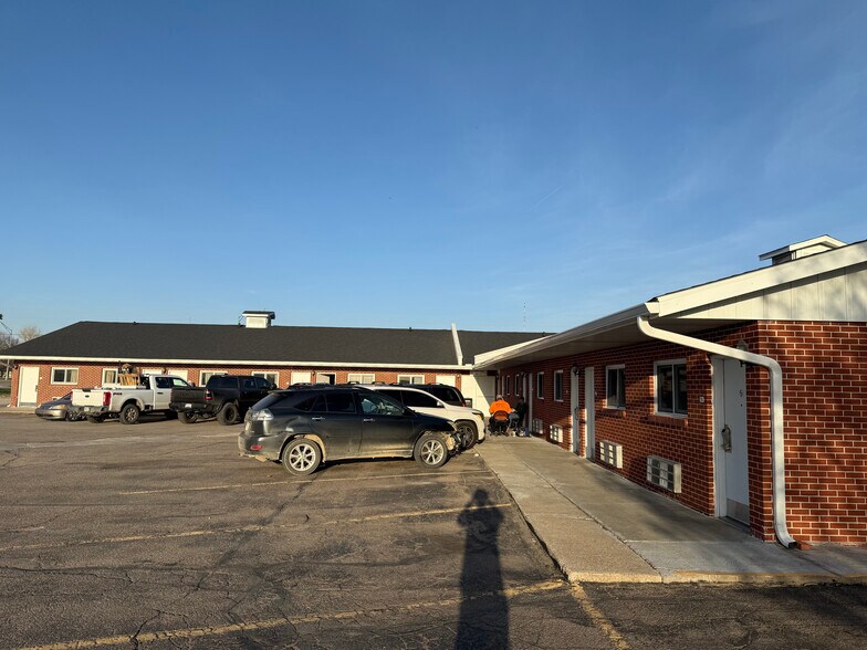 More Photos Of 2426 S Lincoln Ave, York Hotel For Sale