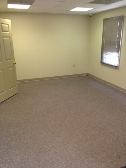 More Photos Of 186 Thomas Johnson Dr, Frederick Unknown For Lease