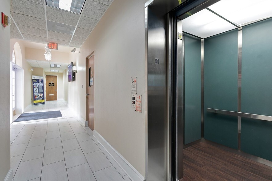 More Photos Of 1920 Boothe Cir, Longwood Office For Lease