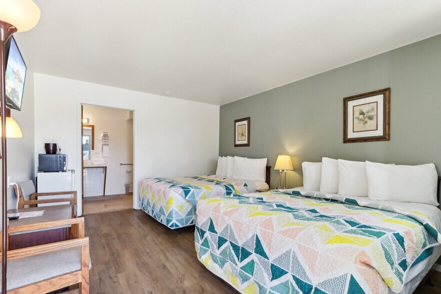 More Photos Of 910 River Rd, Wisconsin Dells Hotel For Sale