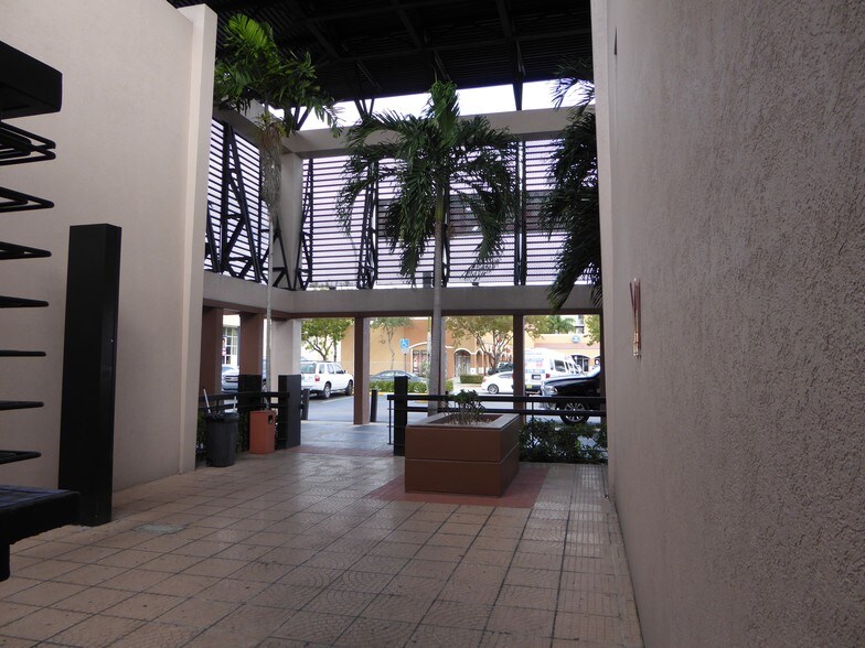 More Photos Of 3700-3750 W 16th Ave, Hialeah Office For Sale