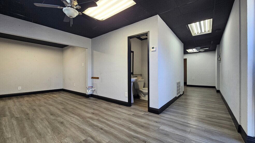 More Photos Of 624 S Bryan Belt Line Rd, Mesquite Flex For Lease
